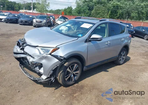 2018 Toyota Rav4 Xle z USA, uszkodzony, nr VIN JTMRFREV2JJ208911